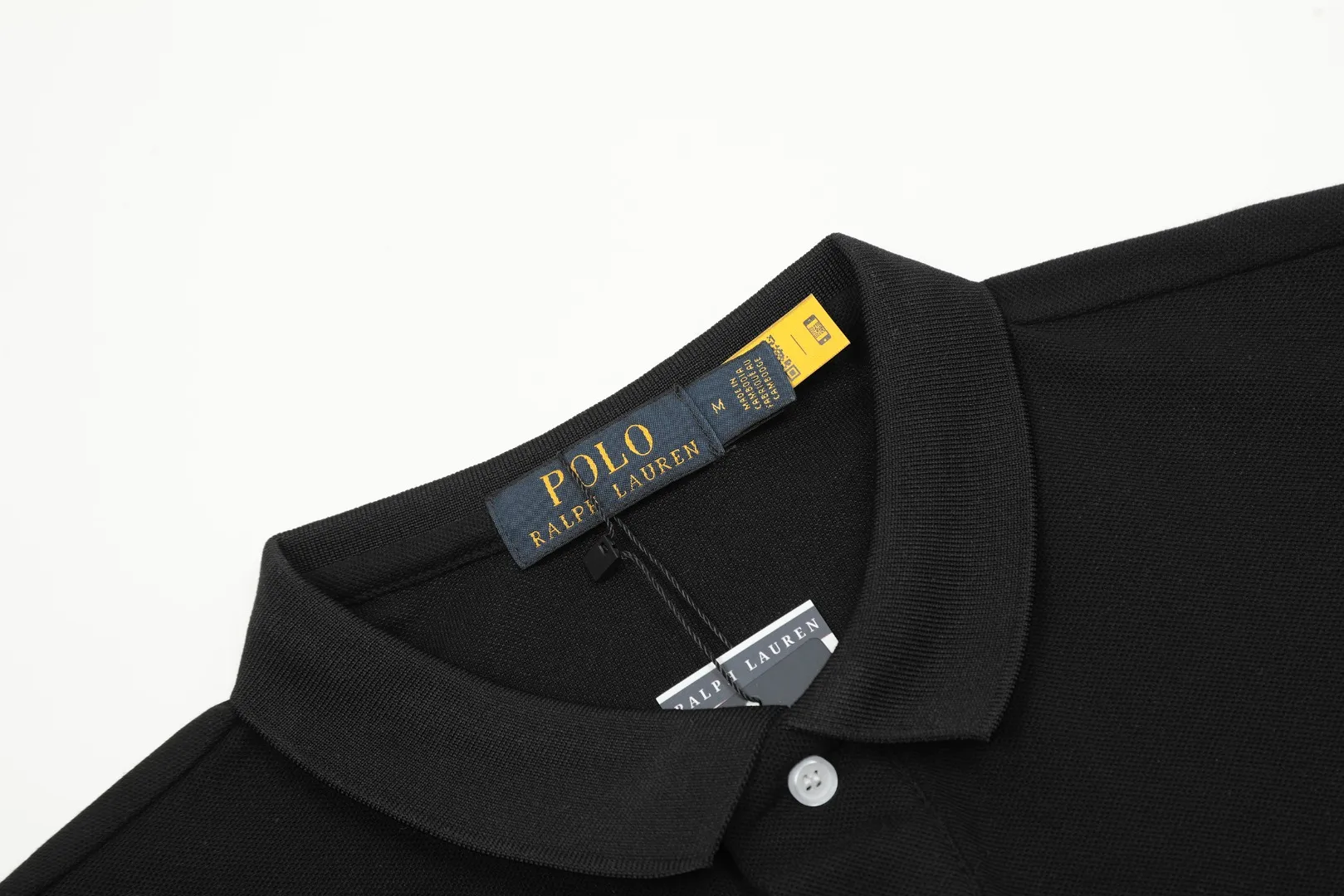 🅿️152 "Top quality" Style number: DS001# (not off the shelves all year round) [Ralph Lauren classic pony embroidered lapel POLO short sleeves] ✅Ralph Lauren Ralph Lauren classic basic versatile POLO short sleeves ✅Main supply platform live broadcast Wholesale entities will be replenished when out of stock Not removed from the shelves ✅ZP quality 1:1 version Scan the code to enter the GF website Z cabinet quality ✅Detailed quality The only one in Guangzhou Imported pique fabrics Mainly high-end, cost-effective and good quality. Needless to say, the version is restored to the original version. The maximum size can be worn up to 210 pounds. Loose, comfortable and stress-free. ✅Wear for work and life. Suitable for various occasions. A must-have recommendation for couples. Size: